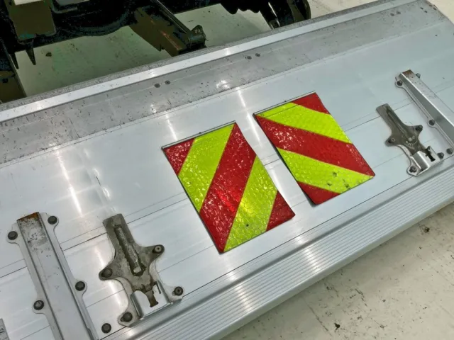 ゲート裏側に引きキズがあります。|日野 レンジャー 2KG-FD2ABA(2WD)の写真19