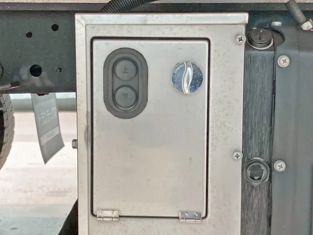 ゲートの昇降スイッチです。|日野 レンジャー 2KG-FD2ABA(2WD)の写真20