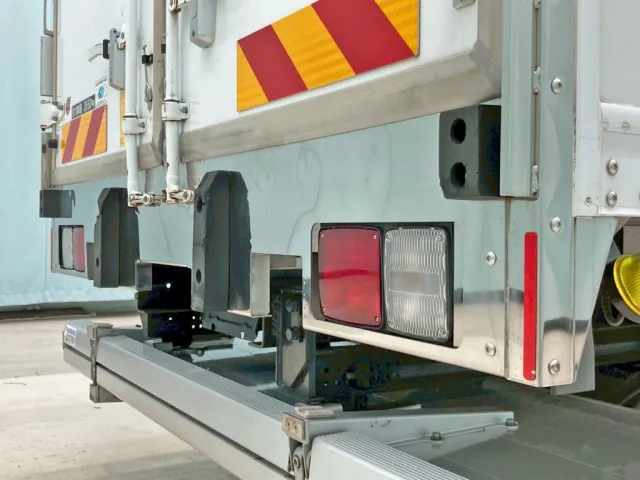 リヤレールの所々にヘコミがあります。(運転席側)|日野 レンジャー 2KG-FD2ABA(2WD)の写真23