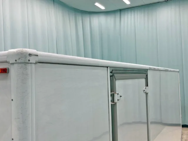 ボディー上部に引きキズがあります。(前方)|日野 レンジャー 2KG-FD2ABA(2WD)の写真27