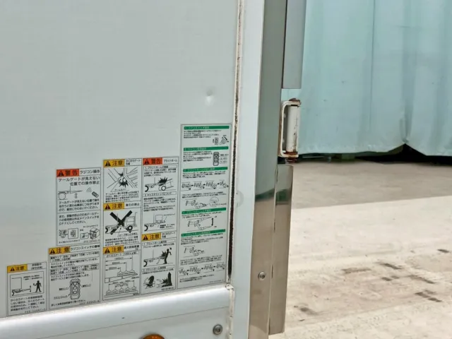 ボディー助手席側下部にヘコミがあります。|日野 レンジャー 2KG-FD2ABA(2WD)の写真30