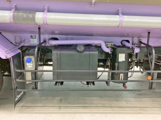 助手席側配管周りの状態です。|UDトラックス クオン QDG-CV5YLの写真18