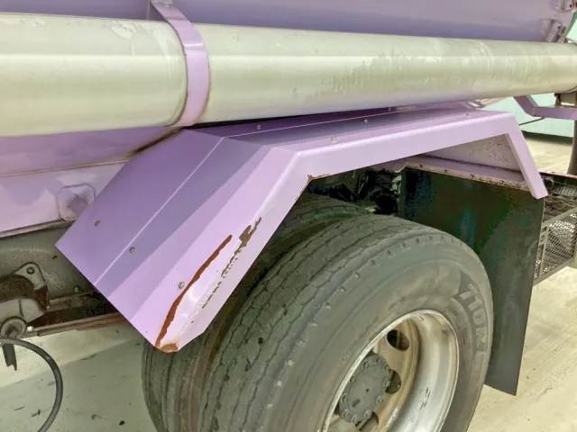 助手席側リヤフェンダー前方にキズ・サビ・曲がりがあります。|UDトラックス クオン QDG-CV5YLの写真22