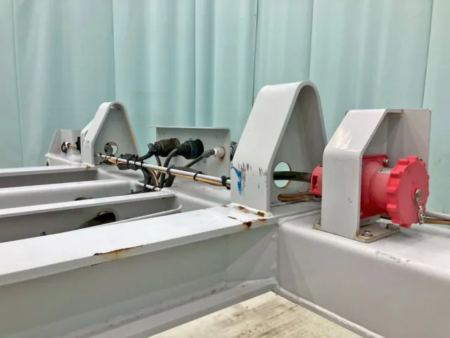 左右メインフレーム先端にキズ・サビがあります。(運転席側)|トレクス  CTB34004改の写真13