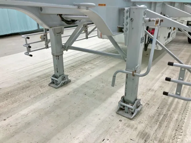 脚は手動式です。|トレクス  CTB34004改の写真32