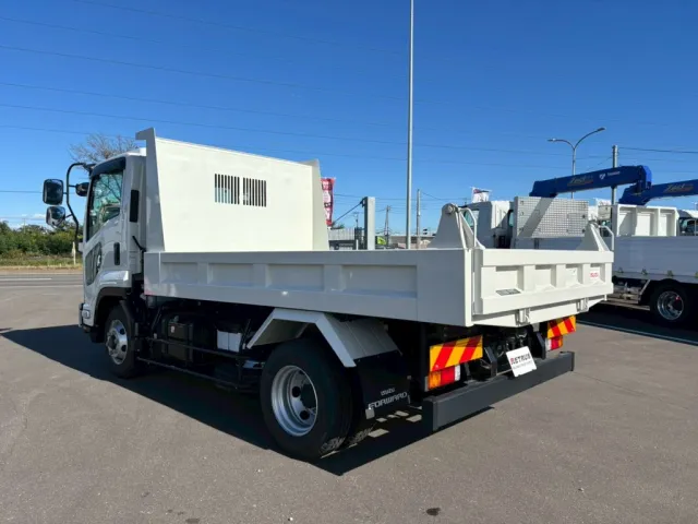 いすゞ フォワード 2RG-FRR90S3(2WD)の写真3