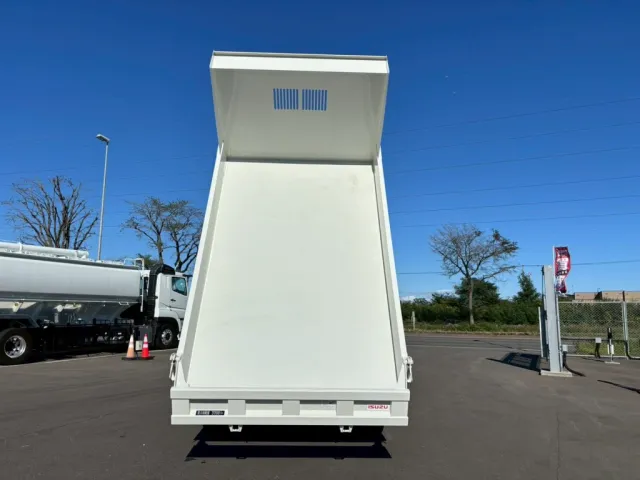 床は鉄板です。|いすゞ フォワード 2RG-FRR90S3(2WD)の写真9