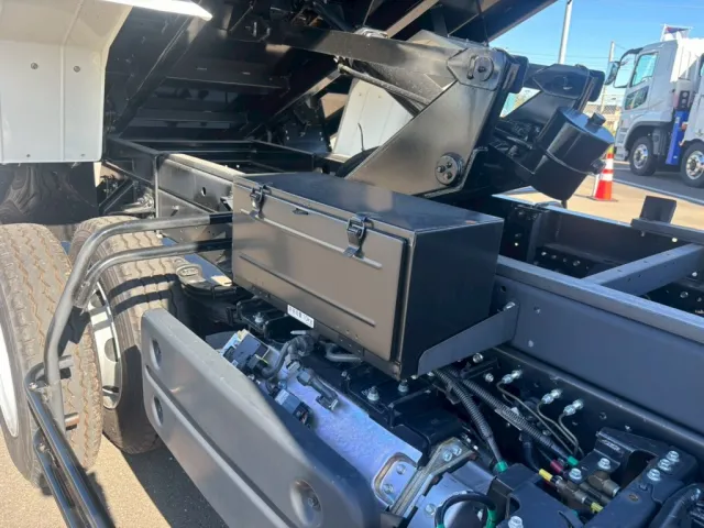 運転席側に工具箱が付いています。|いすゞ フォワード 2RG-FRR90S3(2WD)の写真13