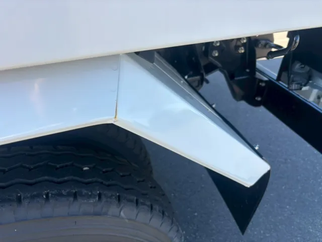 助手席側リアフェンダーに置き錆があります。|いすゞ フォワード 2RG-FRR90S3(2WD)の写真16