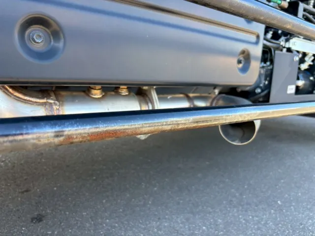 運転席側サイドバンパーに置き錆あります。|いすゞ フォワード 2RG-FRR90S3(2WD)の写真19