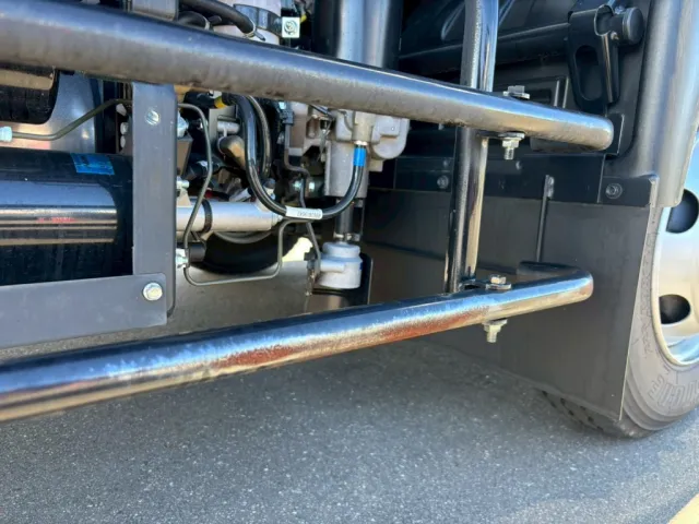 運転席側サイドバンパーに置き錆あります。|いすゞ フォワード 2RG-FRR90S3(2WD)の写真20