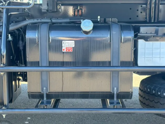 燃料タンクは90Lです。|いすゞ フォワード 2RG-FRR90S3(2WD)の写真22
