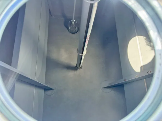 タンク内部の状態です。(前方)|日野 デュトロ 2KG-XZU600E(2WD)の写真8