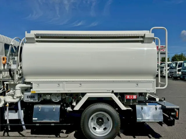 タンクの外観状態です。(助手席側)|日野 デュトロ 2KG-XZU600E(2WD)の写真11