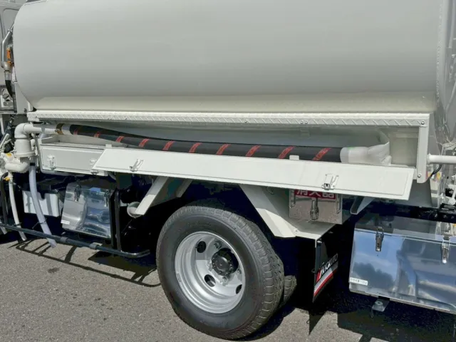 助手席側のホースです。|日野 デュトロ 2KG-XZU600E(2WD)の写真13