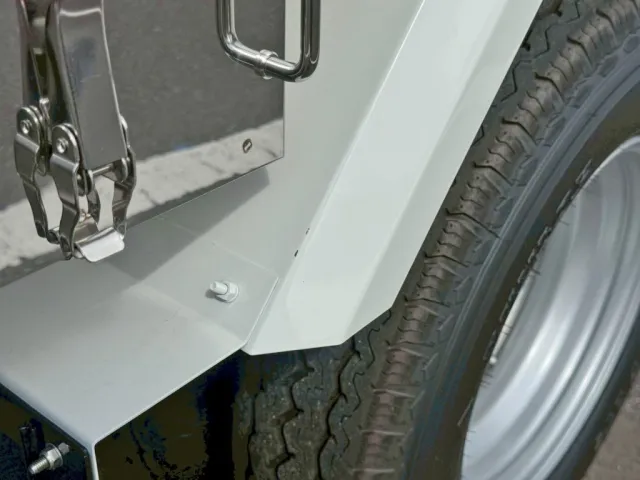 運転席側リヤフェンダーに、小キズがあります。|日野 デュトロ 2KG-XZU600E(2WD)の写真25