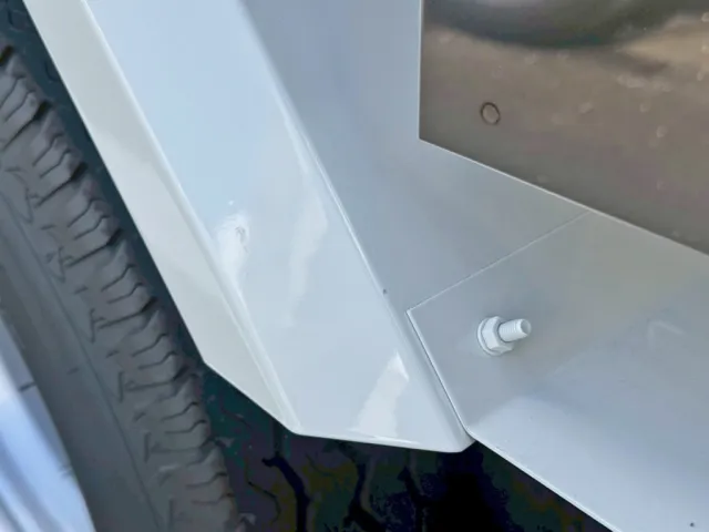 助手席側リヤフェンダーに、小キズがあります。|日野 デュトロ 2KG-XZU600E(2WD)の写真27