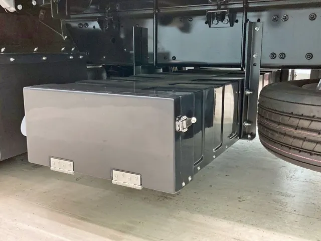 ボディー後方にりん木入れが付いています。|三菱 スーパーグレート 2PG-FS84VZの写真12