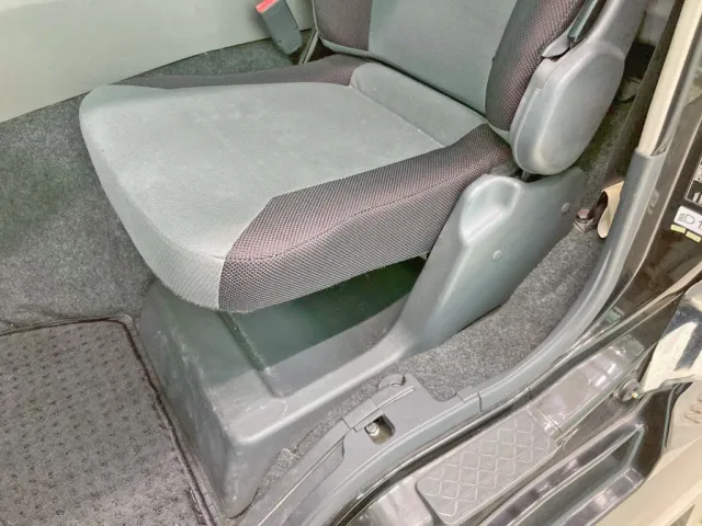 助手席側の手すりが欠品しています。|三菱 スーパーグレート QKG-FV60VJRの写真10