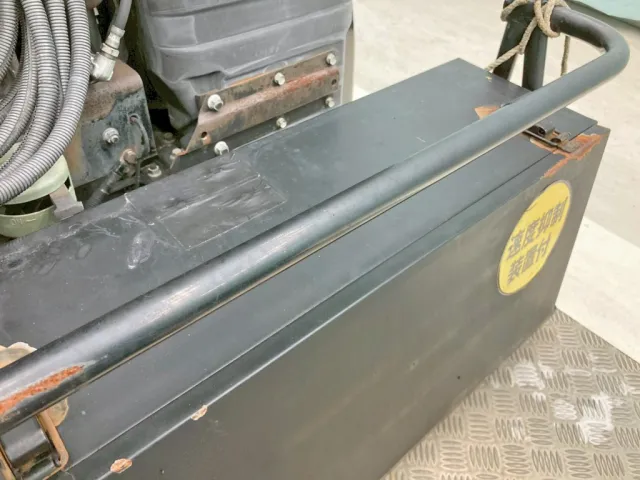 工具箱上部の穴あきにテープ補修箇所があります。|三菱 スーパーグレート QKG-FV60VJRの写真15