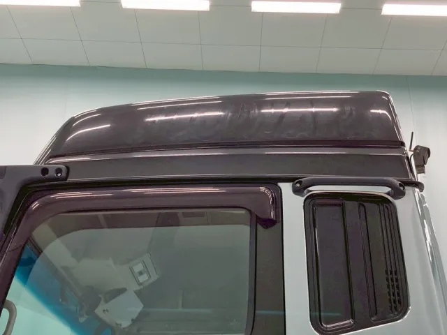 ルーフ助手席側にシールはがし跡があります。|三菱 スーパーグレート QKG-FV60VJRの写真25