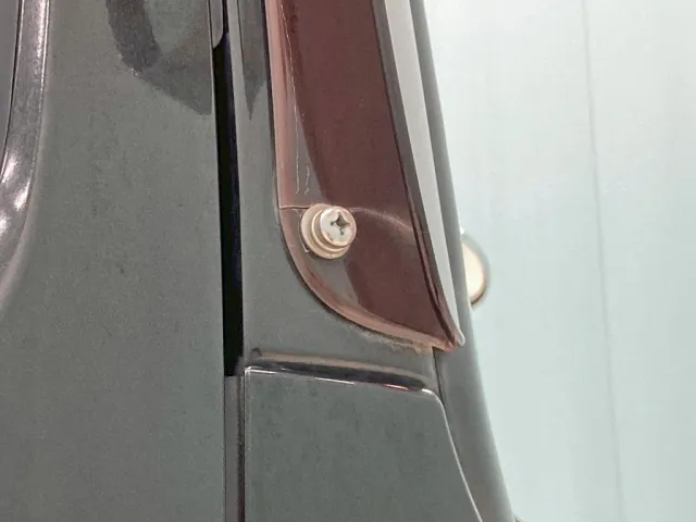 運転席側のバイザーに亀裂があります。|三菱 スーパーグレート QKG-FV60VJRの写真29