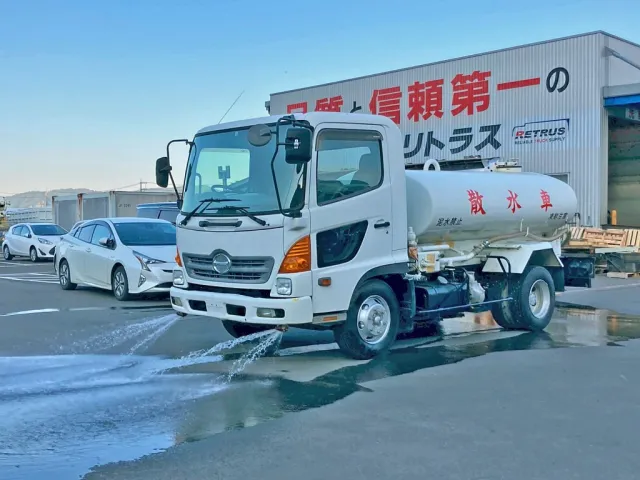 前方は圧力散水です。|日野 レンジャー ADG-FC6JCWA(2WD)の写真1