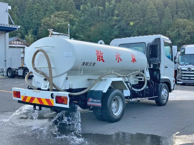 後方は重力散水です。|日野 レンジャー ADG-FC6JCWA(2WD)の写真4