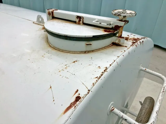 タンクフタ周辺にキズ・サビがあります。(助手席側)|日野 レンジャー ADG-FC6JCWA(2WD)の写真10