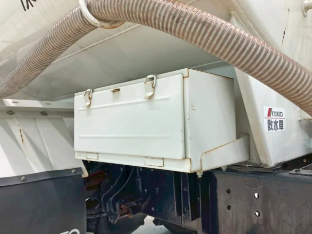 ボディー助手席側に工具箱が付いています。|日野 レンジャー ADG-FC6JCWA(2WD)の写真22