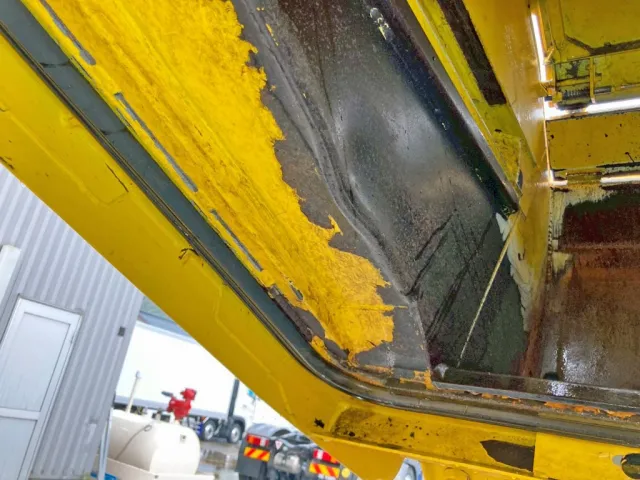 ホッパー運転席側側面にヘコミがあります。|トヨタ カゼット 2RG-XZU605A(2WD)の写真14