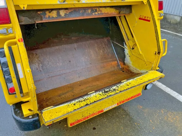 積み込み方式はプレス式です。|トヨタ カゼット 2RG-XZU605A(2WD)の写真25