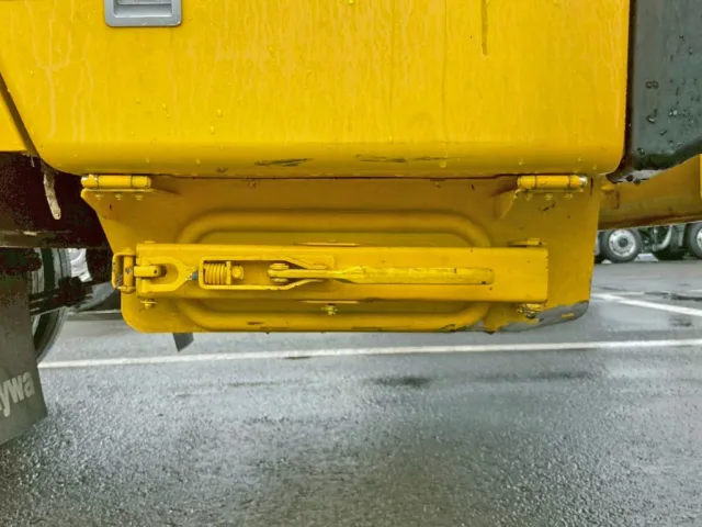 助手席側汚水タンクの排水口です。(水漏れします)|トヨタ カゼット 2RG-XZU605A(2WD)の写真29