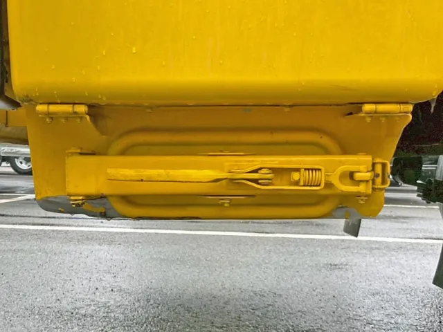 運転席側汚水タンクの排水口です。(水漏れします)|トヨタ カゼット 2RG-XZU605A(2WD)の写真30