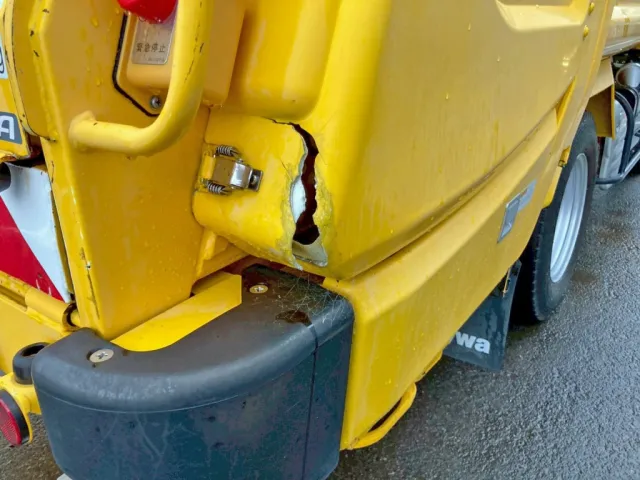 ホッパー運転席側カバーに割れがあります。|トヨタ カゼット 2RG-XZU605A(2WD)の写真36