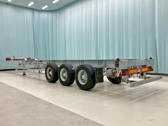 当該車両は 40フィート若しくは45フィートの海上コンテナを積載できます。(45フィート積載時状態)|フルハーフ  KFKGG340S改の写真1