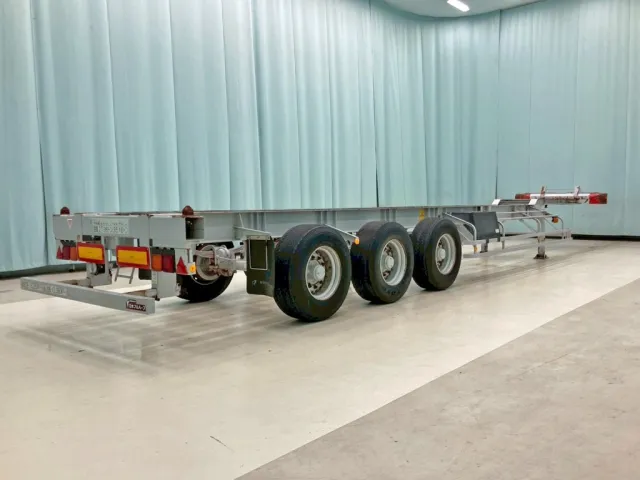 リヤバンパーを延長した状態です。(45フィート積載時)|フルハーフ  KFKGG340S改の写真2