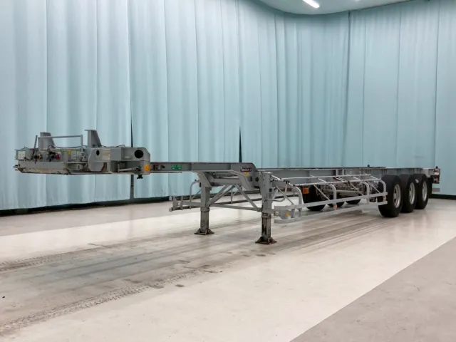 スライドボルスタを前方に移動した状態です。(45フィート積載時)|フルハーフ  KFKGG340S改の写真3