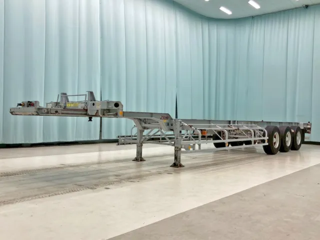 スライドボルスタを後方に移動した状態です。(40フィート積載時)|フルハーフ  KFKGG340S改の写真7