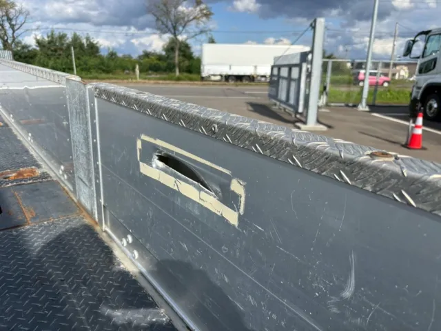 助手席側アオリ内側穴あきあります。|日野 レンジャー 2PG-FE2ABAの写真20