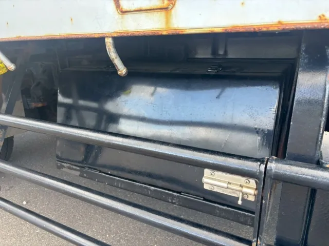 運転席側に工具箱が付いています。|日野 レンジャー 2PG-FE2ABAの写真29