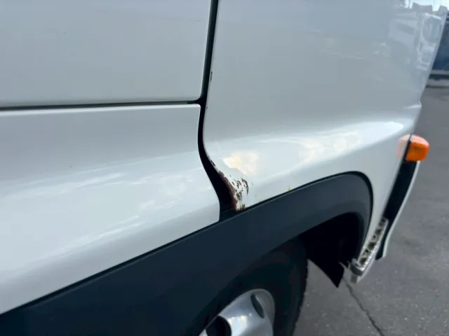 運転席側ドアフチに曲がりあります。|日野 レンジャー 2PG-FE2ABAの写真36