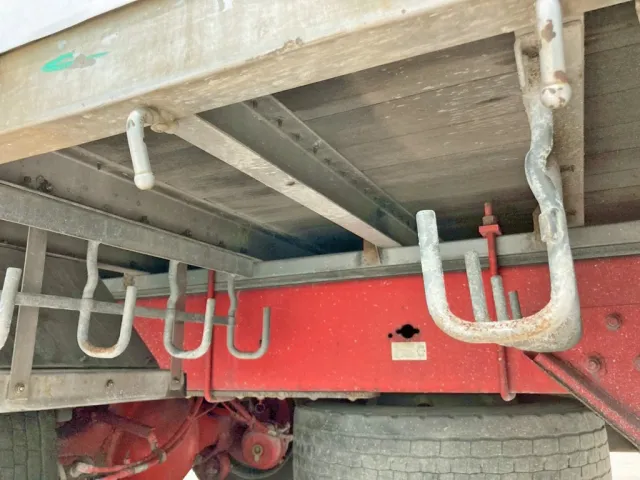 シャーシとネタの状態です。(縦ネタは鉄製・横ネタはアルミ製です)|いすゞ フォワード QDG-FVZ34U2の写真6