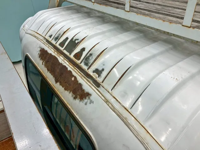 ルーフ後方にヘコミ・サビがあります。|いすゞ フォワード QDG-FVZ34U2の写真43