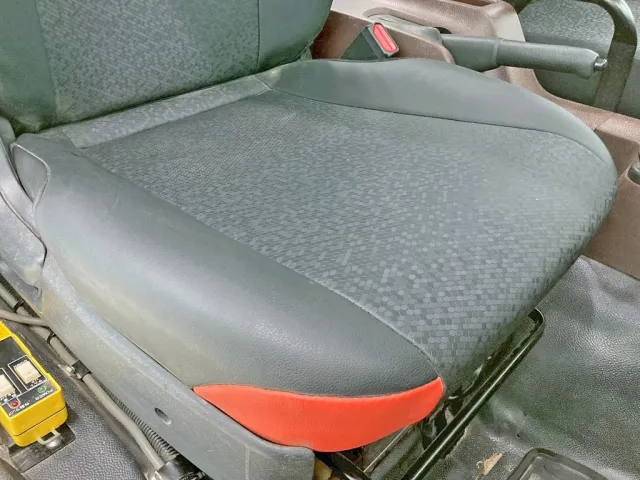 運転席座面にヘタリがあります。|日野 レンジャー 2KG-FC2ABA(2WD)の写真8