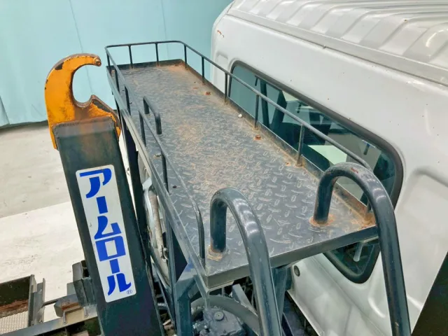 つい立上部の踊り場の状態です。|日野 レンジャー 2KG-FC2ABA(2WD)の写真10