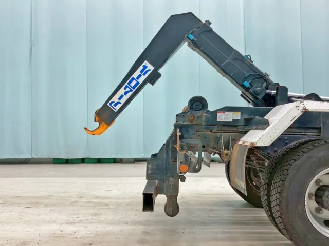 ジャッキは手動式です。|日野 レンジャー 2KG-FC2ABA(2WD)の写真14