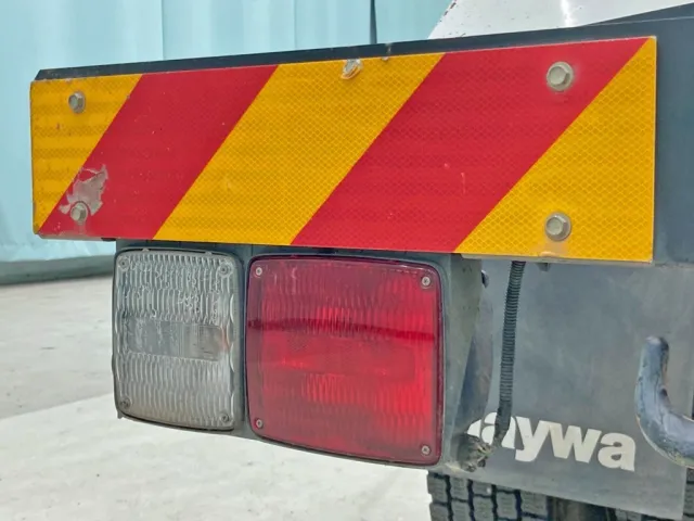 助手席側ウインカーレンズに水が混入しています。|日野 レンジャー 2KG-FC2ABA(2WD)の写真17