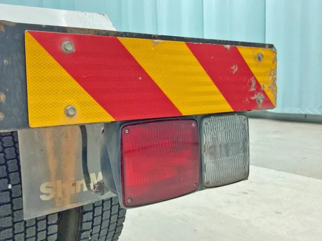 運転席側ウインカーレンズに水が混入しています。|日野 レンジャー 2KG-FC2ABA(2WD)の写真18