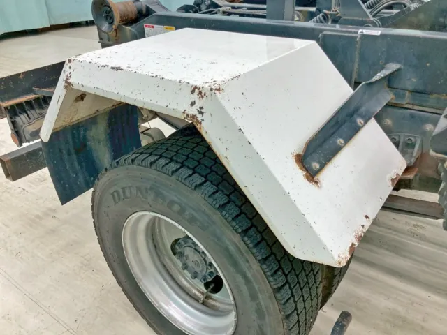 運転席側リヤフェンダー前方にキズ・サビがあります。|日野 レンジャー 2KG-FC2ABA(2WD)の写真25